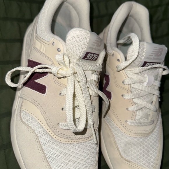 New Balance Off-White and Maroon Sneakers - Picture 2 of 4